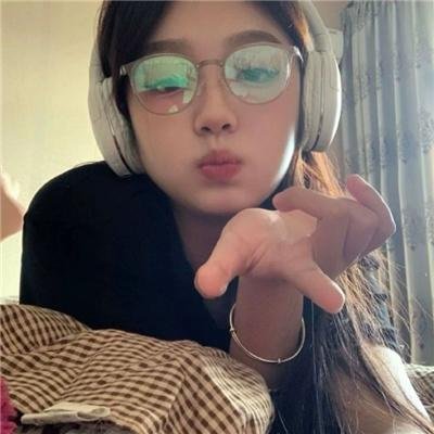 橙色女孩